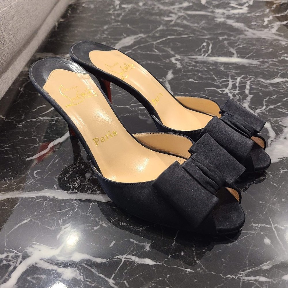 RARE Christian Louboutin Joli Noeud Black Satin Bow Accent Mules Heels: EU 39